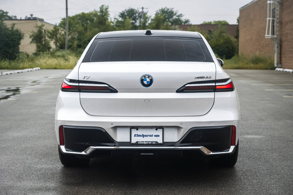 Used 2025 BMW i7 xDrive60 AWD/4WD image 5