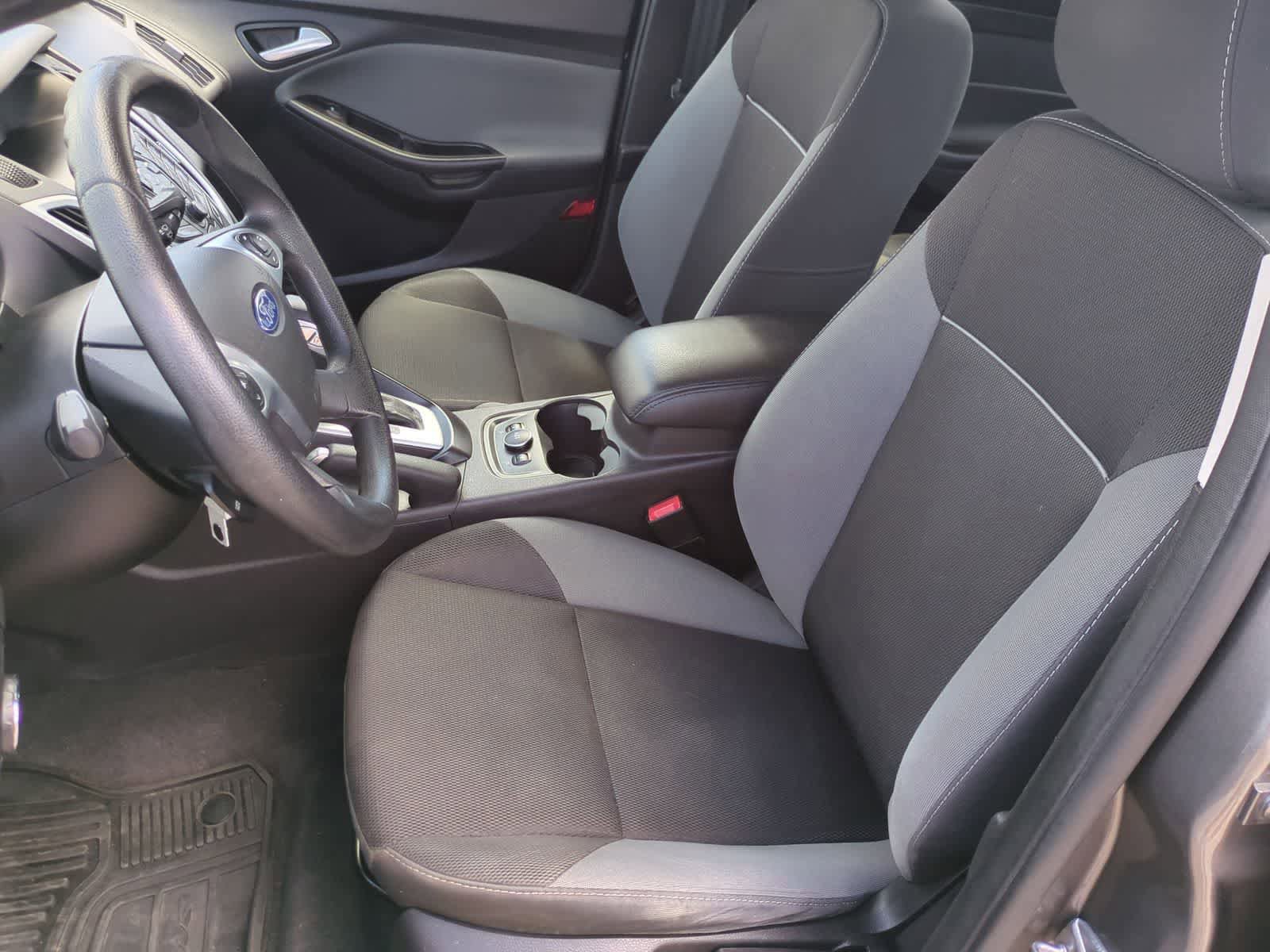 Used 2014 Ford Focus SE w/ SE Winter Package FWD image 16
