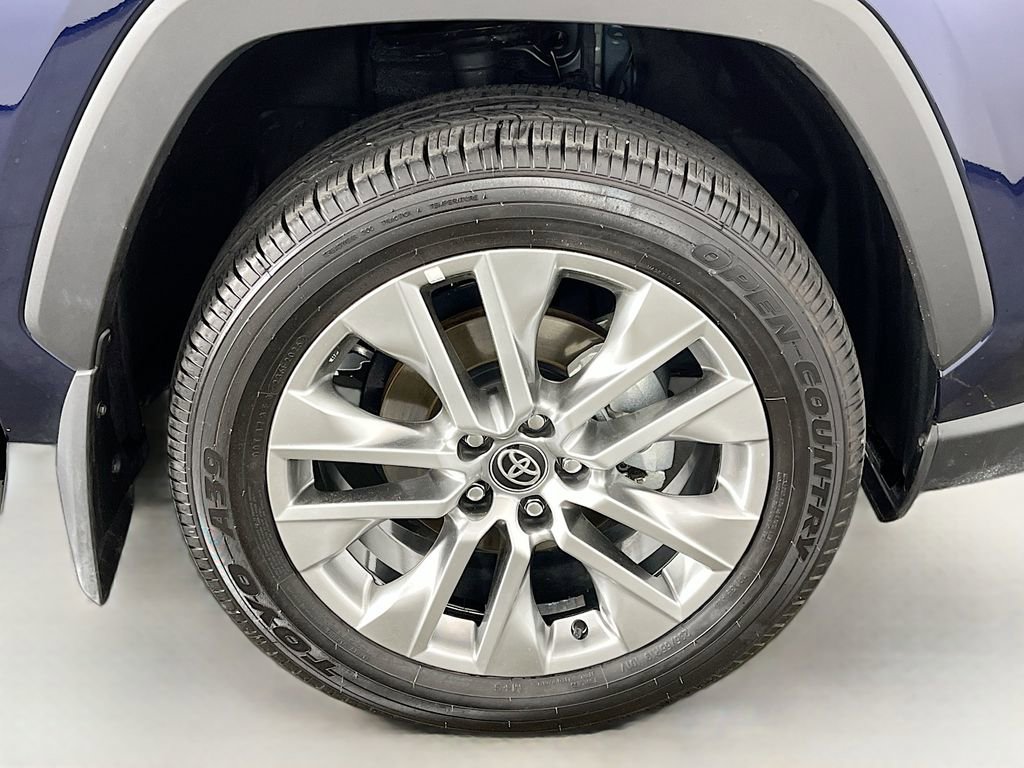 Used 2025 Toyota RAV4 XLE Premium AWD/4WD image 39