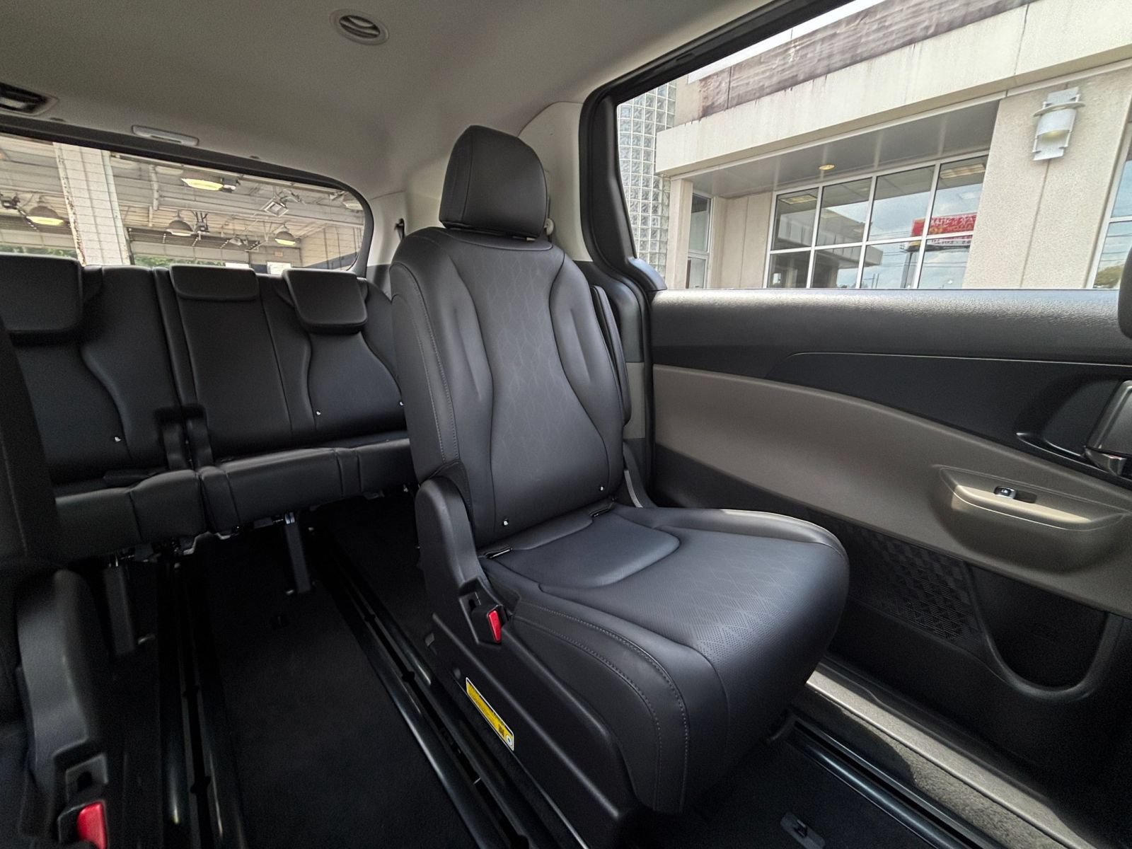 Used 2026 Kia Carnival FWD image 39