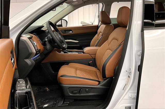 New 2025 Nissan Pathfinder Platinum image 9
