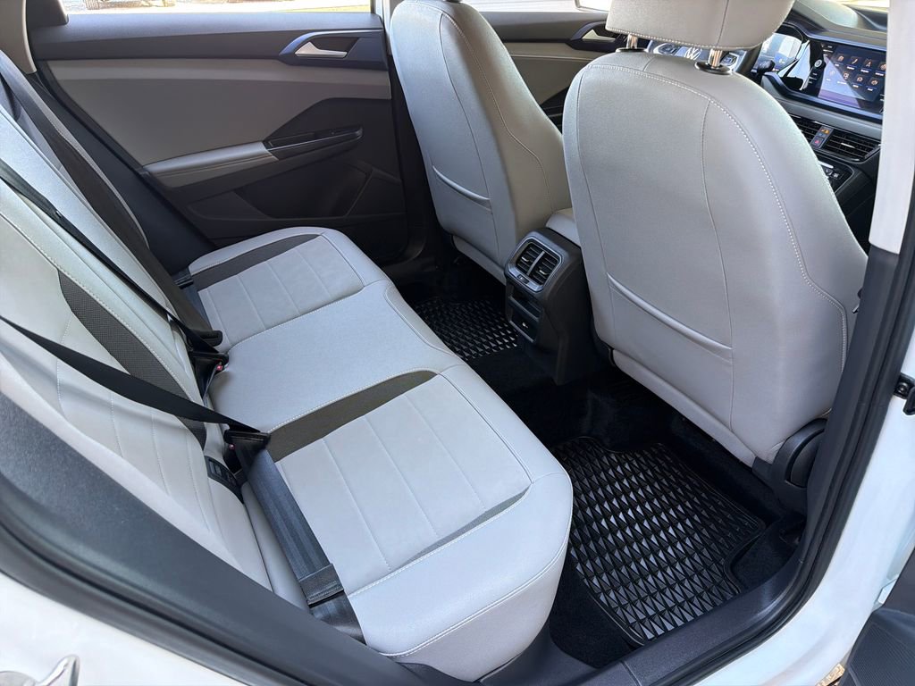 Used 2024 Volkswagen Taos SE w/ MDO Package image 30