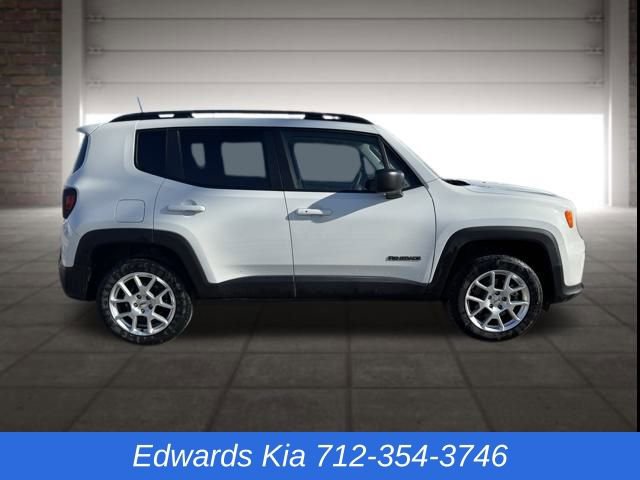 Used 2022 Jeep Renegade Latitude image 2