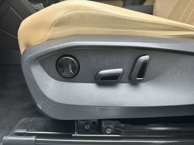 Used 2022 Volkswagen Tiguan SE R-Line image 13