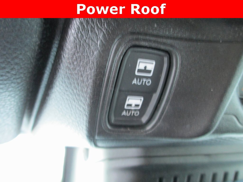 Used 2024 Jeep Wrangler Unlimited Rubicon w/ Technology Group image 13