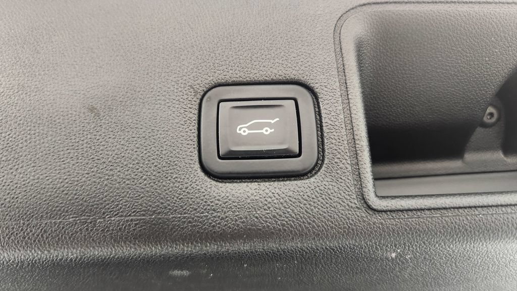 Used 2022 GMC Terrain SLT w/ LPO, Roadside Safety Package AWD/4WD image 18