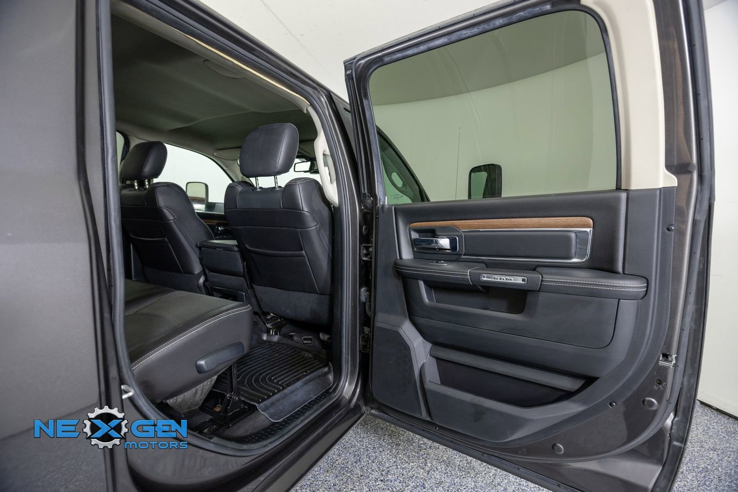 Used 2016 RAM 2500 Laramie w/ Sport Appearance Group AWD/4WD image 33