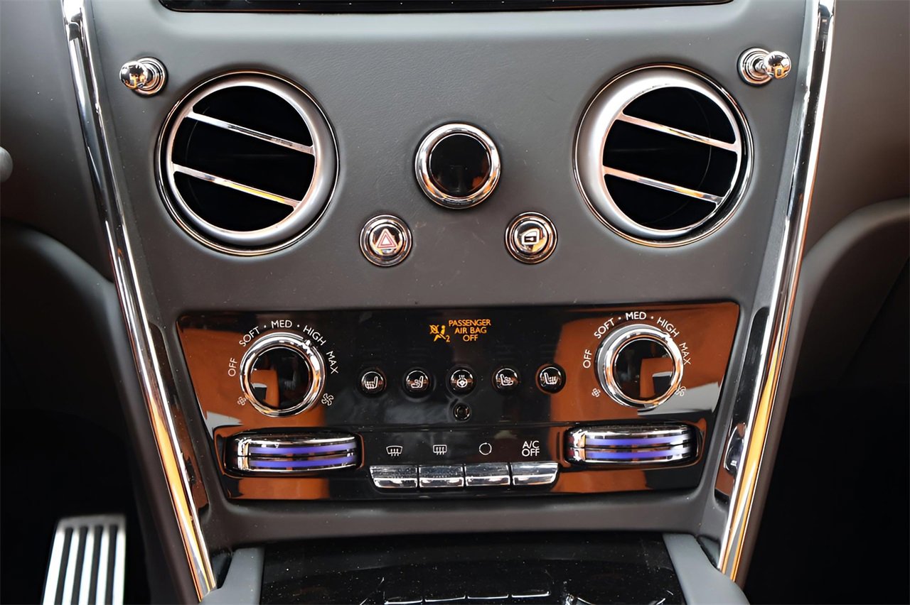Used 2025 Rolls-Royce Cullinan image 24