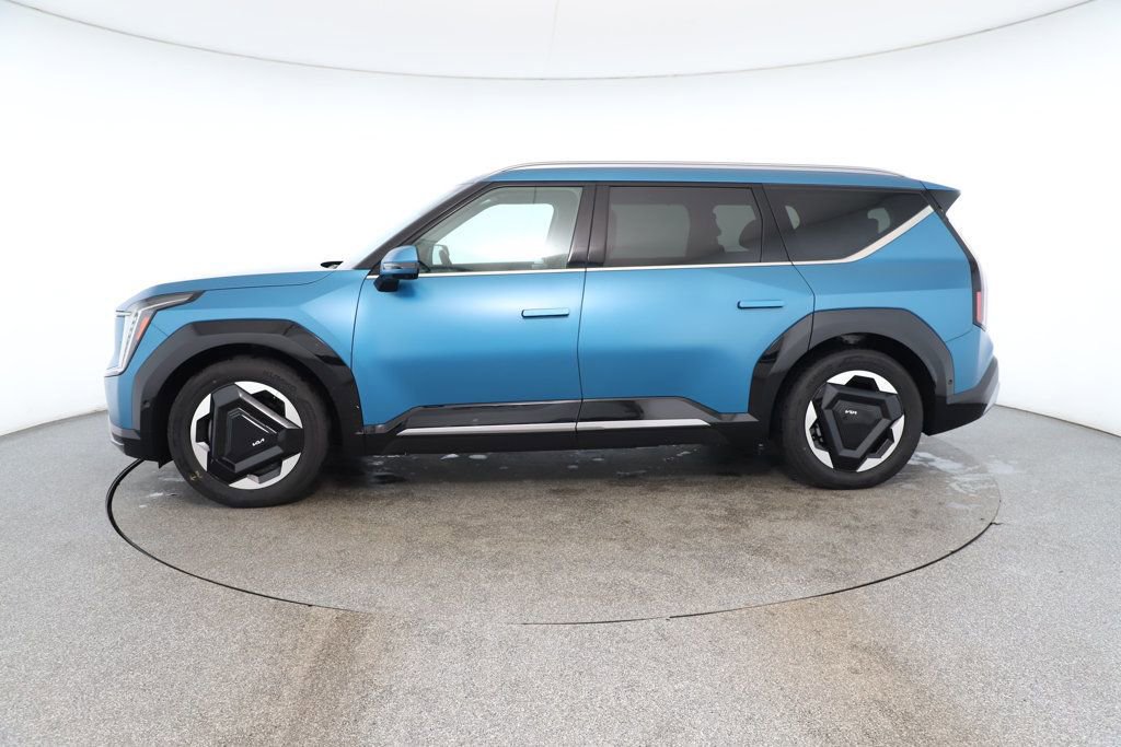 Used 2024 Kia EV9 Land image 2