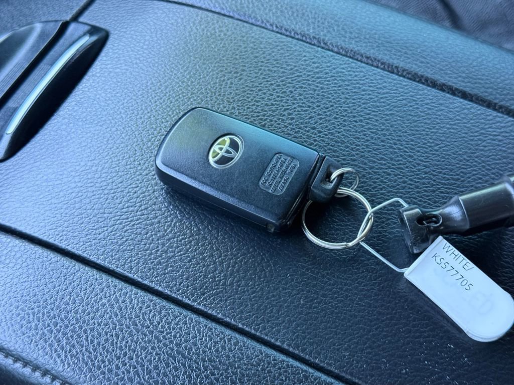Used 2019 Toyota Highlander XLE AWD/4WD image 32