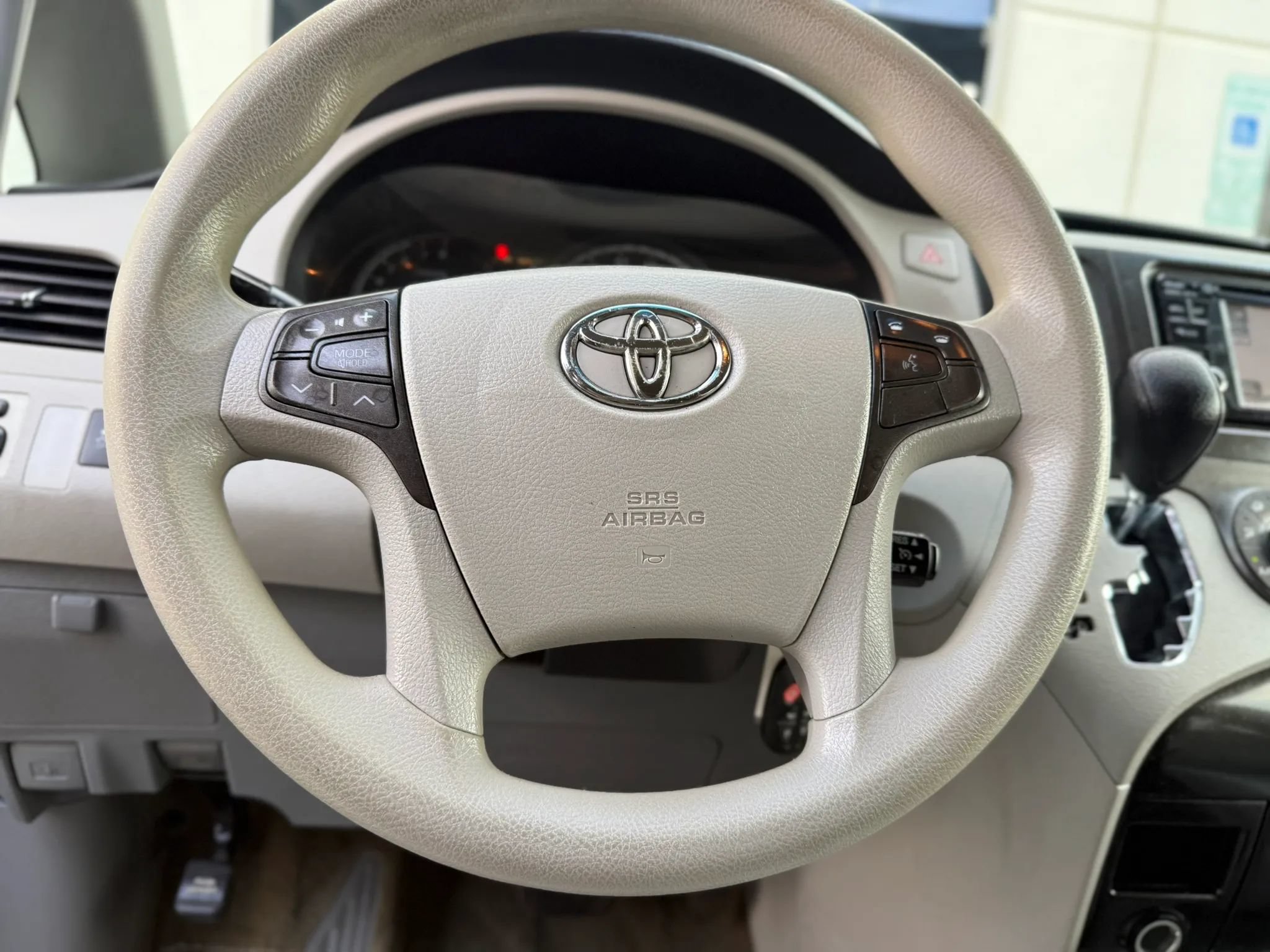 Used 2012 Toyota Sienna LE FWD image 27