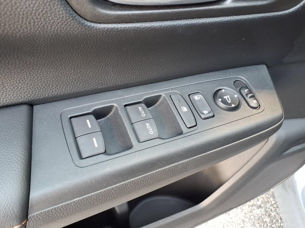 Used 2024 Honda CR-V Sport image 11