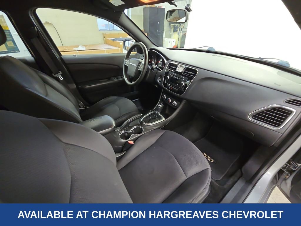 Used 2014 Chrysler 200 LX image 38
