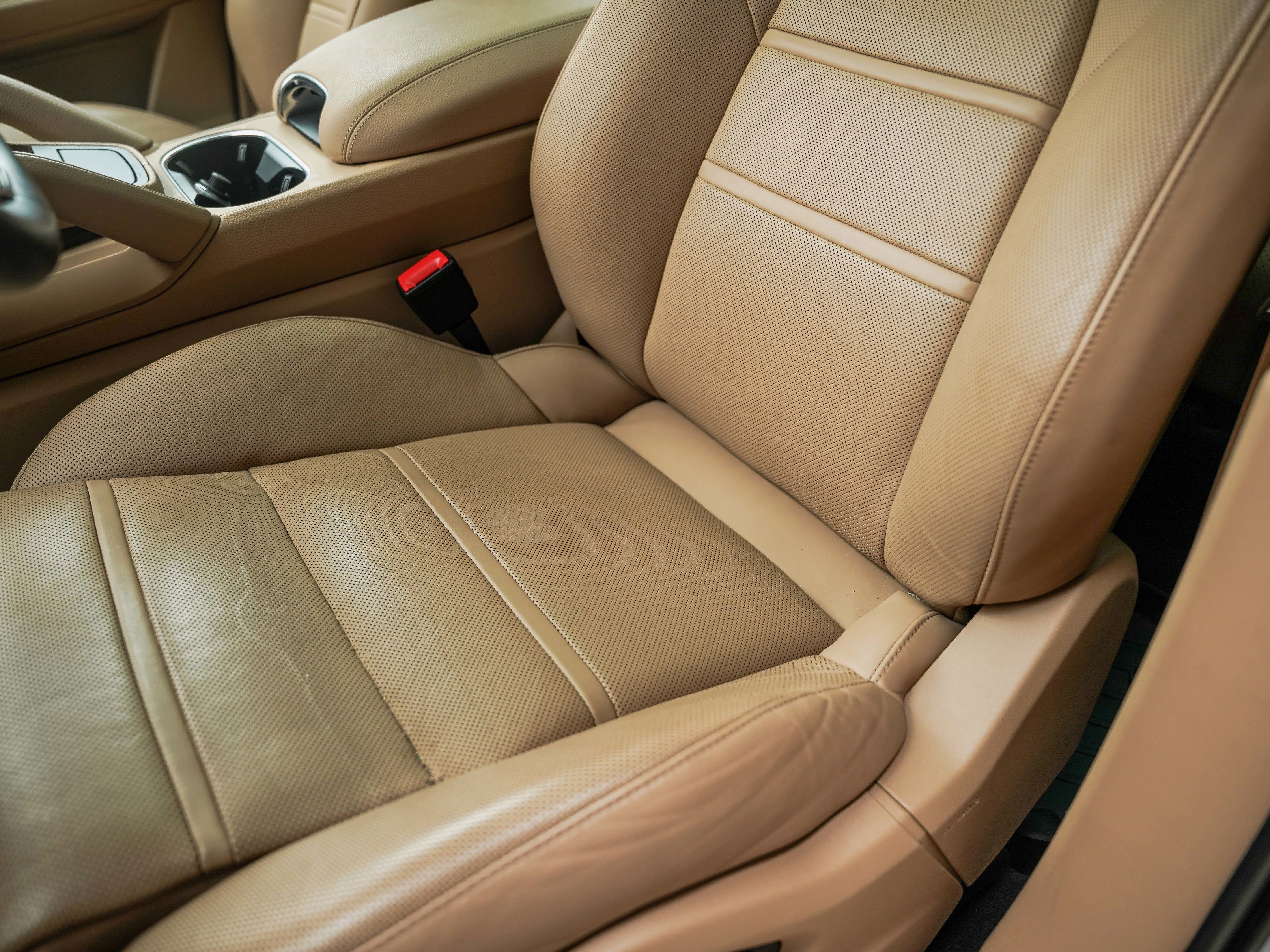 Certified 2022 Porsche Cayenne Platinum Edition image 24