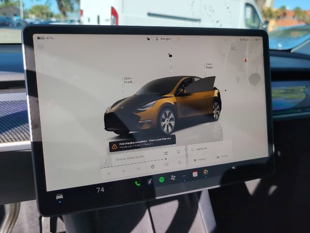 Used 2022 Tesla Model Y Long Range image 12
