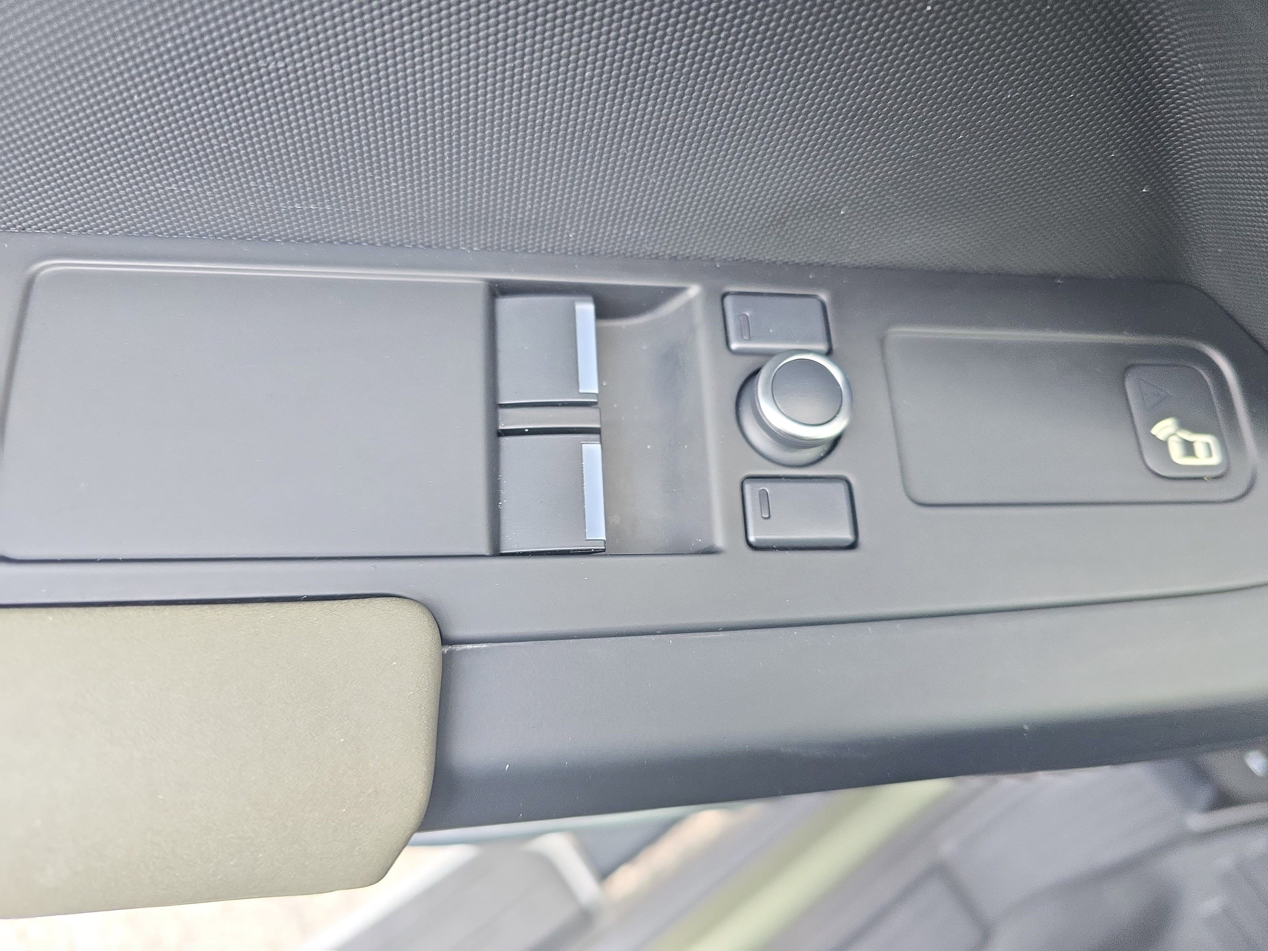 Used 2021 Land Rover Defender 90 S image 25