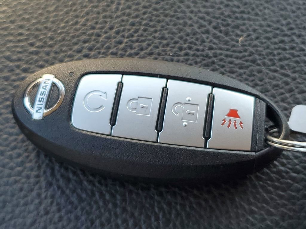 Used 2019 Nissan Titan SL w/ Chrome Package image 39