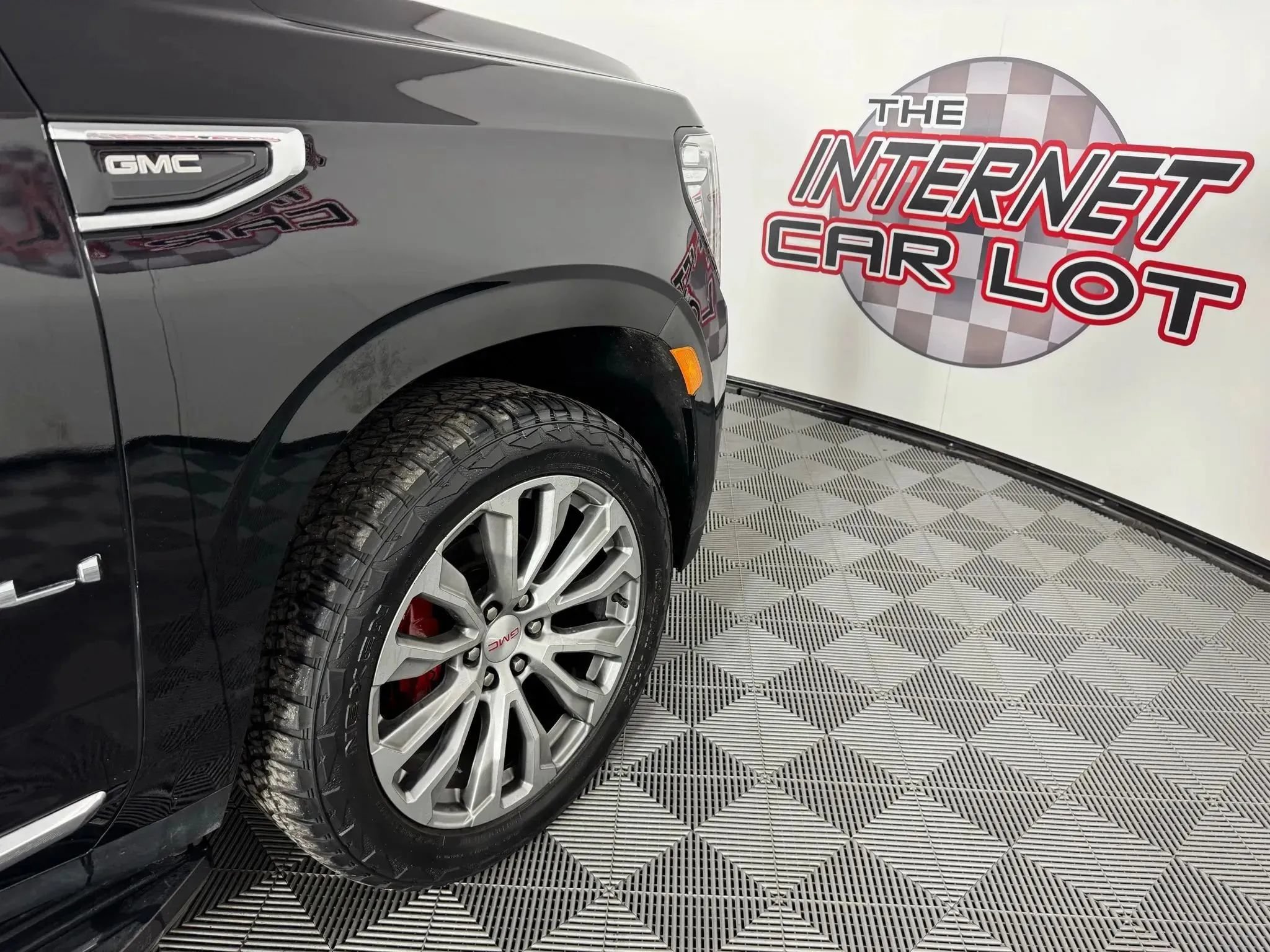 Used 2021 GMC Yukon XL Denali w/ Advanced Technology Package AWD/4WD image 35