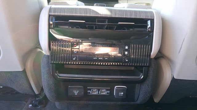 Used 2024 Jeep Wagoneer L Series III w/ Flexible Seating Group image 21