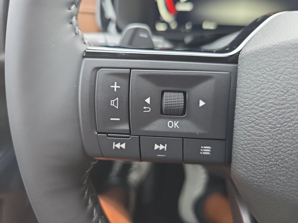 New 2026 Nissan Pathfinder Platinum FWD image 11
