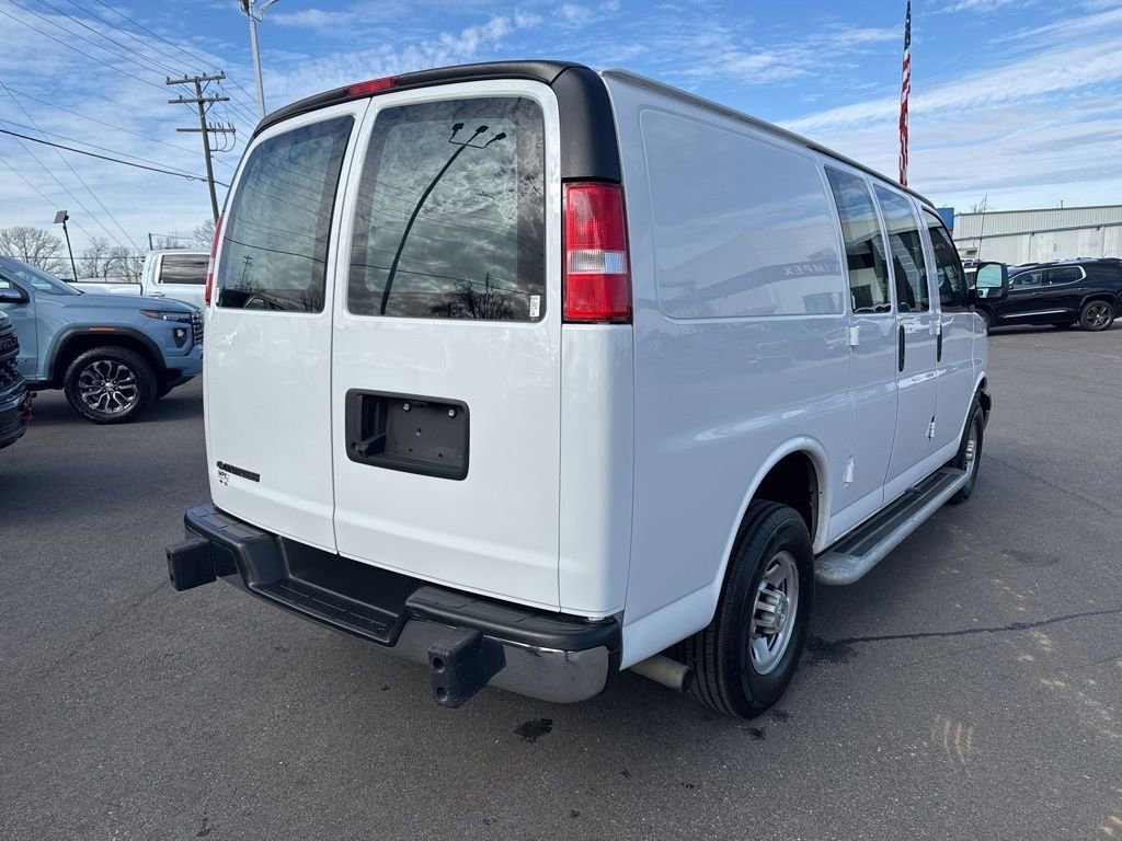 Used 2024 Chevrolet Express 2500 w/ Driver Convenience Package RWD image 5