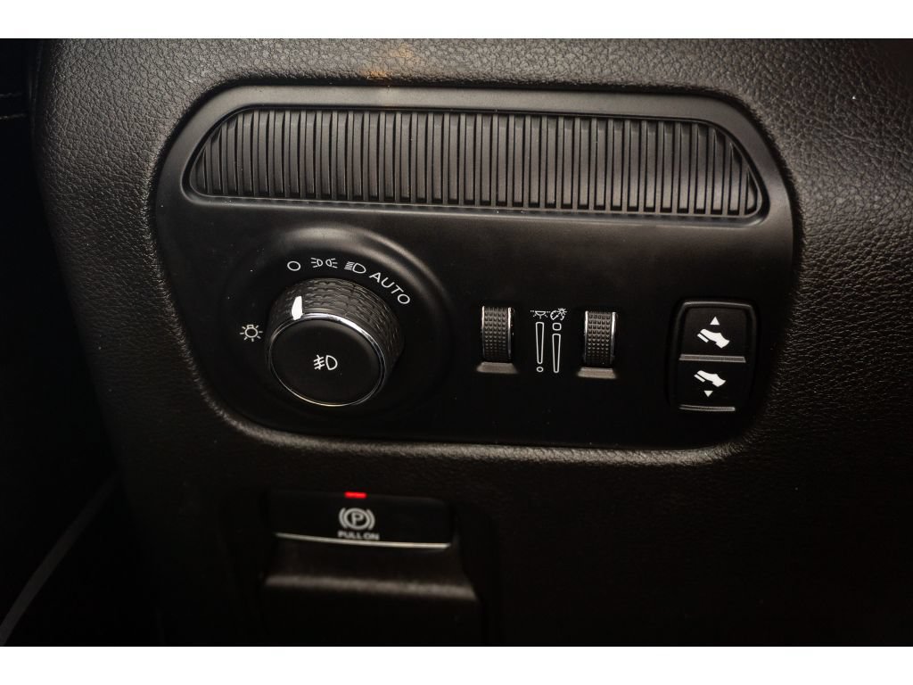 Used 2022 Jeep Wagoneer Series III AWD/4WD image 28