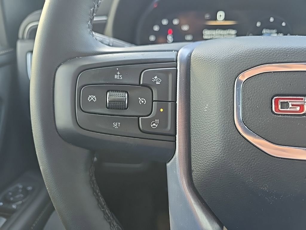 Used 2024 GMC Yukon SLT w/ SLT Luxury Package image 19