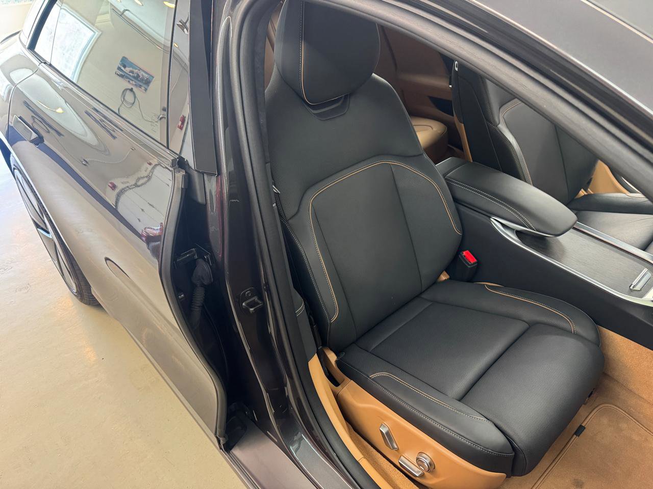 Used 2024 Lucid Air Touring image 8