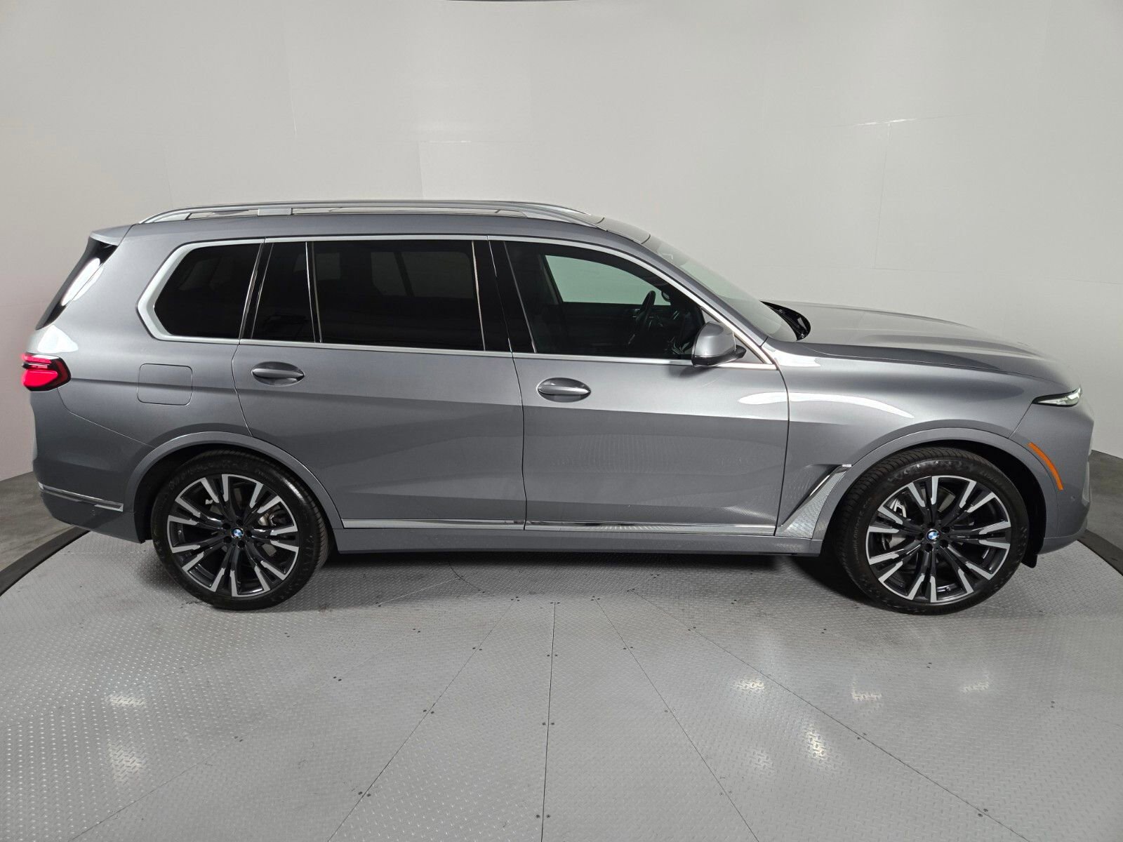 Used 2024 BMW X7 xDrive40i w/ Parking Assistance Package image 6