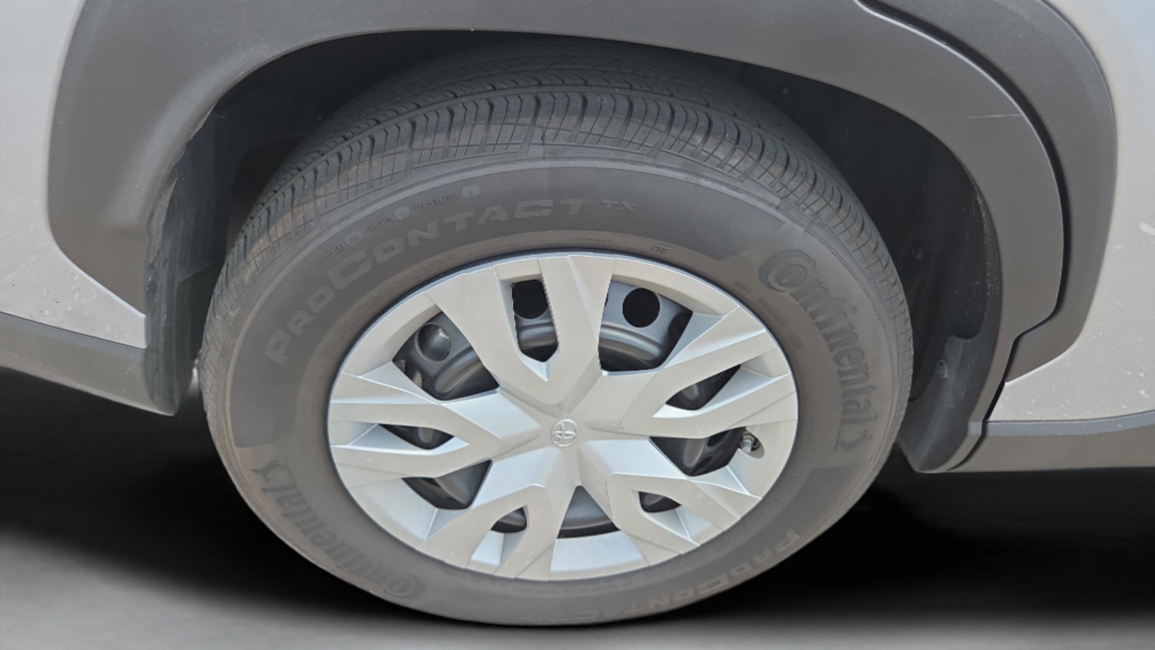 Certified 2024 Toyota Corolla Cross L FWD image 31