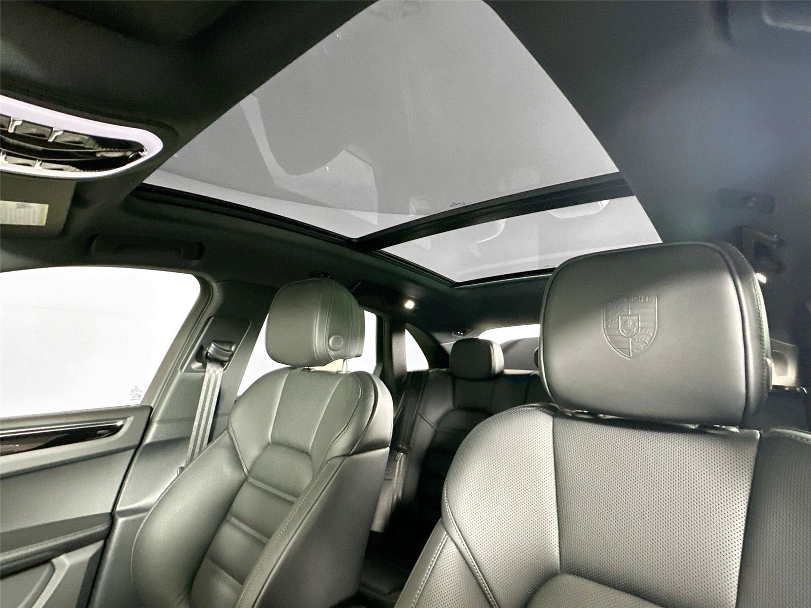 Certified 2026 Porsche Macan Turbo AWD/4WD image 35