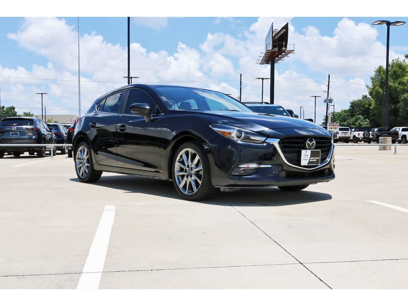 Used 2018 MAZDA MAZDA3 Grand Touring w/ Premium Equipment Package FWD image 4