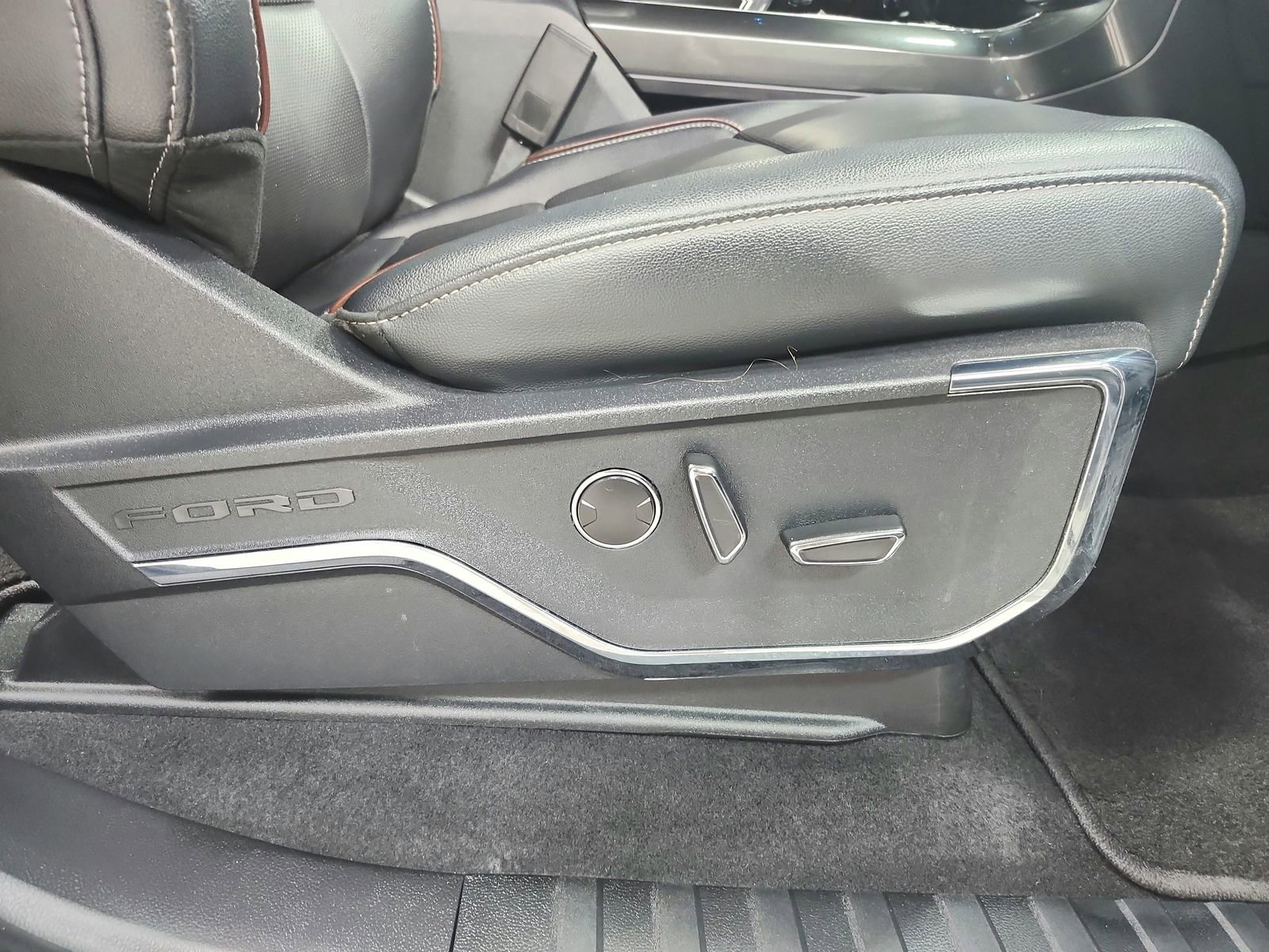 Used 2023 Ford F150 Lariat w/ Equipment Group 502A High image 45