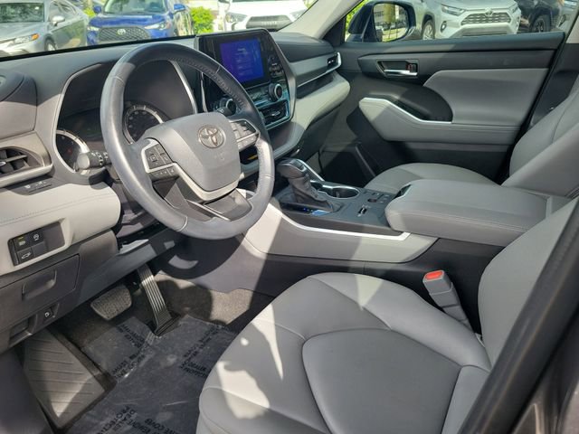 Used 2024 Toyota Highlander XLE image 11
