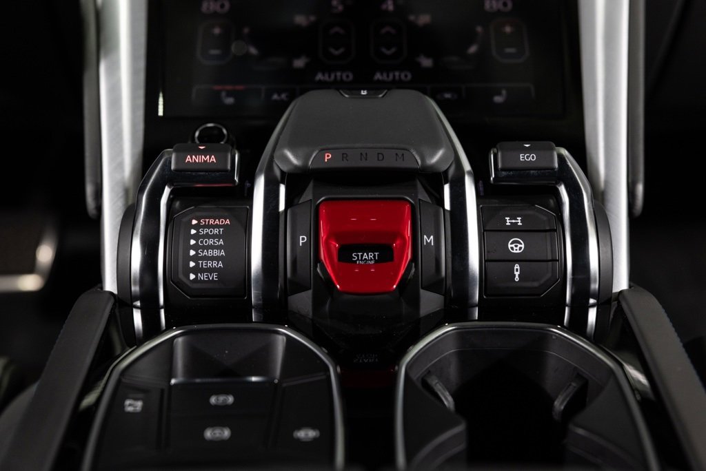 Used 2020 Lamborghini Urus image 14