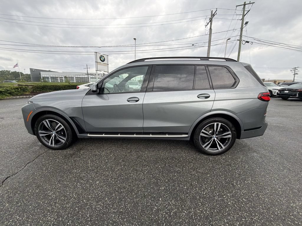 Used 2024 BMW X7 xDrive40i w/ M Sport Package AWD/4WD image 11
