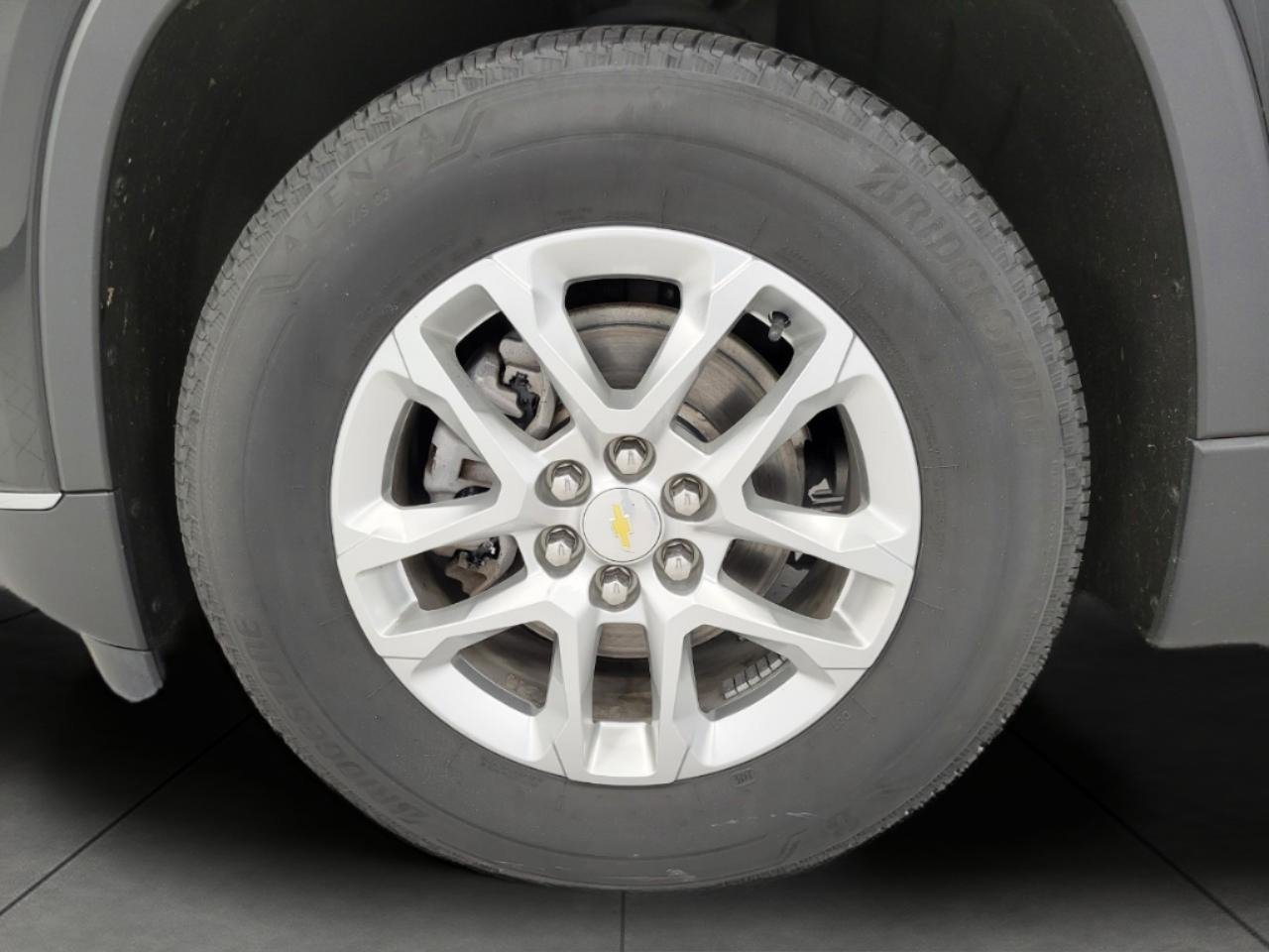 Used 2021 Chevrolet Traverse LT w/ LPO, Floor Liner Package AWD/4WD image 3