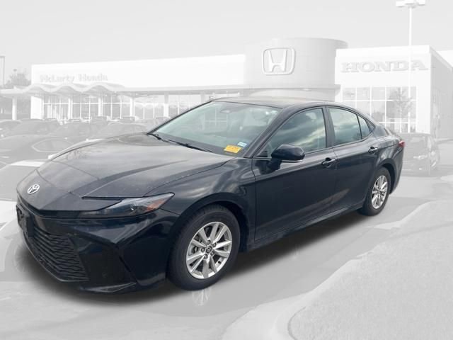 Used 2025 Toyota Camry LE image 9