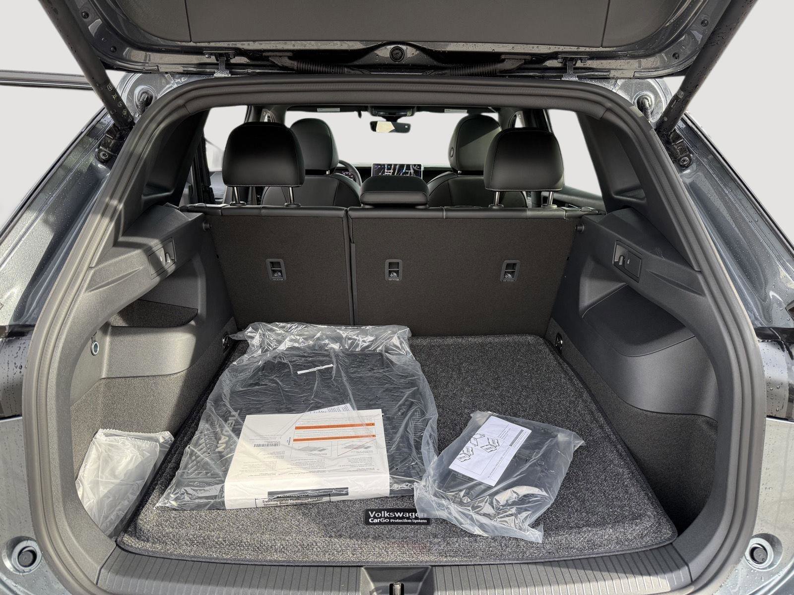 New 2026 Volkswagen Tiguan SE R-Line image 11