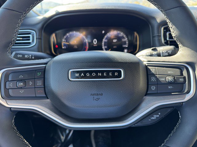 Used 2025 Jeep Wagoneer 4WD image 19
