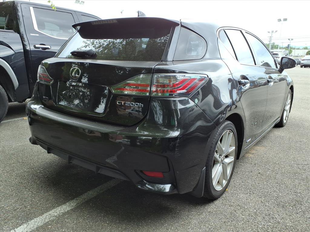 Used 2017 Lexus CT 200h w/ Accessory Package 2 FWD image 3