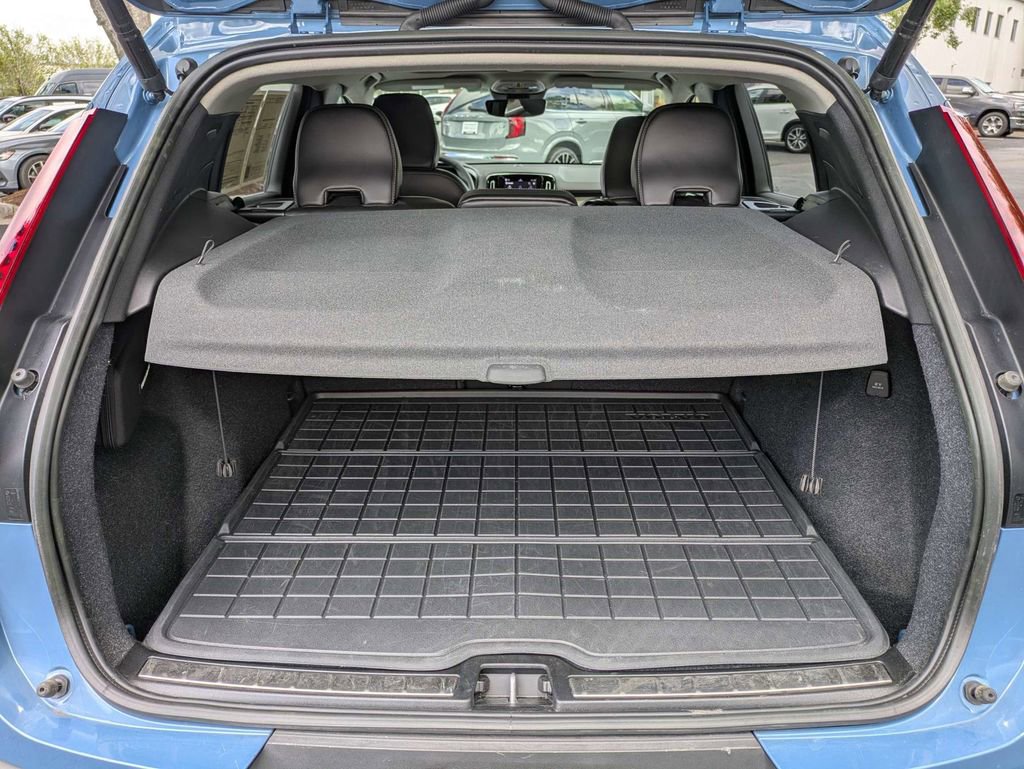 Used 2023 Volvo XC40 B5 Plus w/ Protection Package Premier image 13