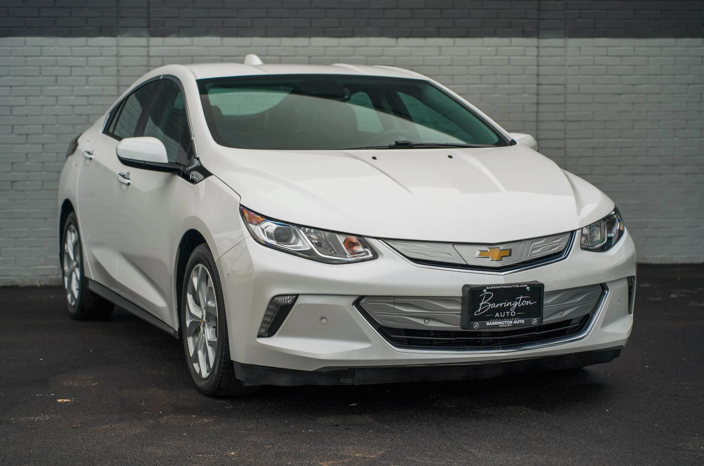 Used 2018 Chevrolet Volt Premier w/ Driver Confidence Package FWD image 3
