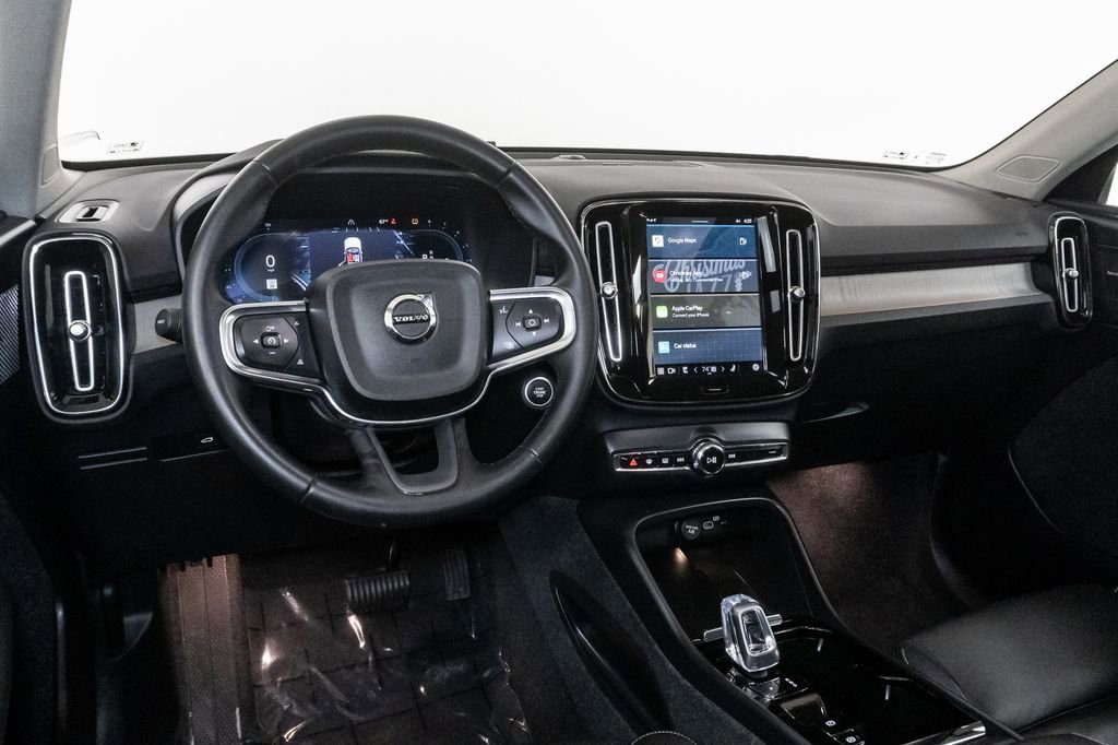 Used 2025 Volvo XC40 B5 Plus w/ Climate Package AWD/4WD image 9
