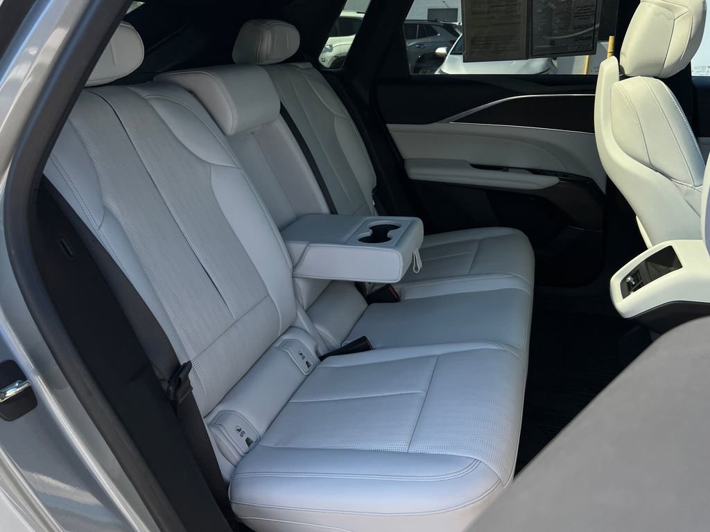 Used 2024 Cadillac Lyriq Luxury image 16