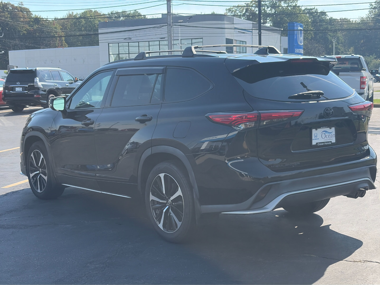 Used 2021 Toyota Highlander XSE AWD/4WD image 3