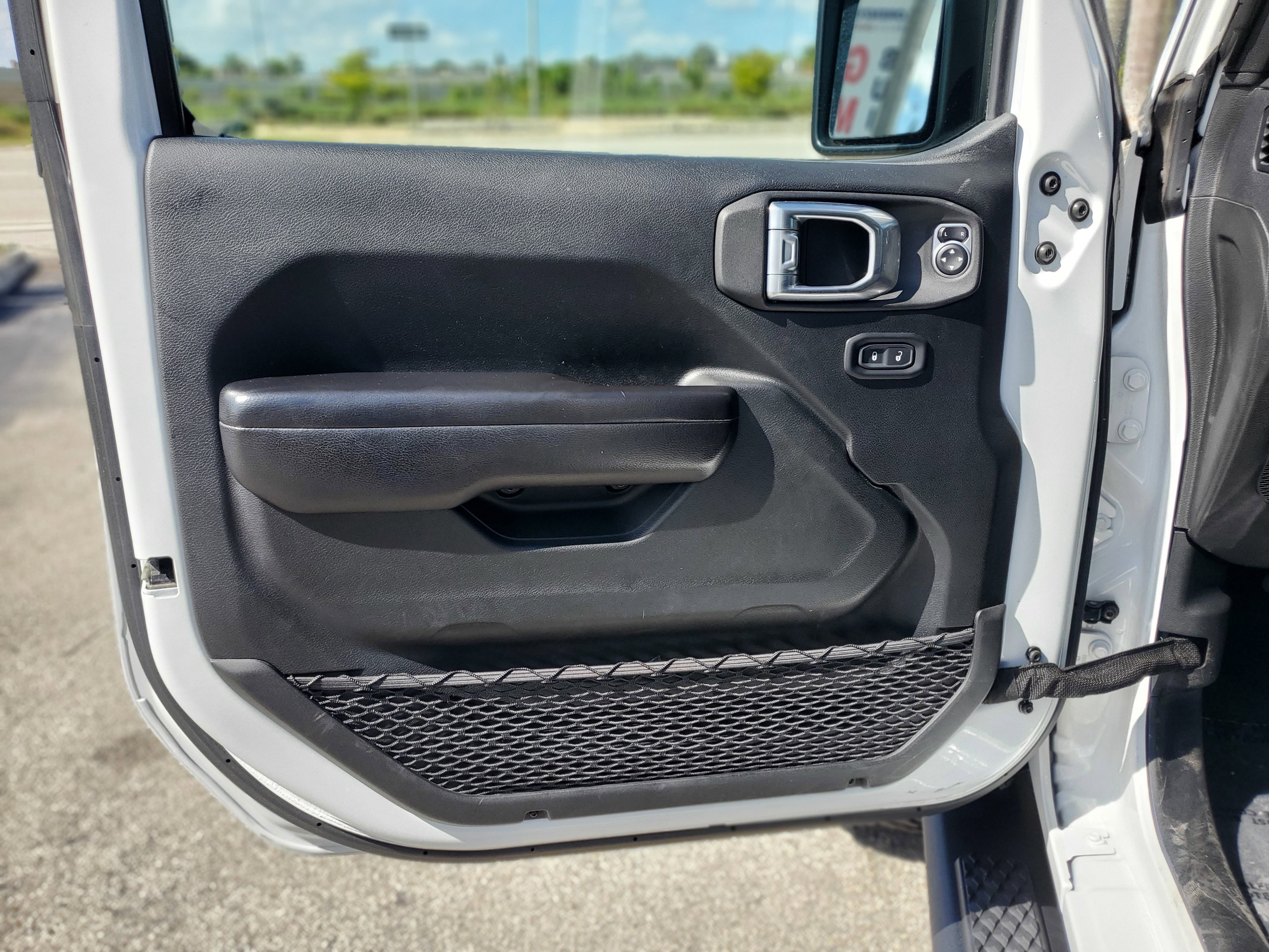 Used 2020 Jeep Gladiator Sport image 29