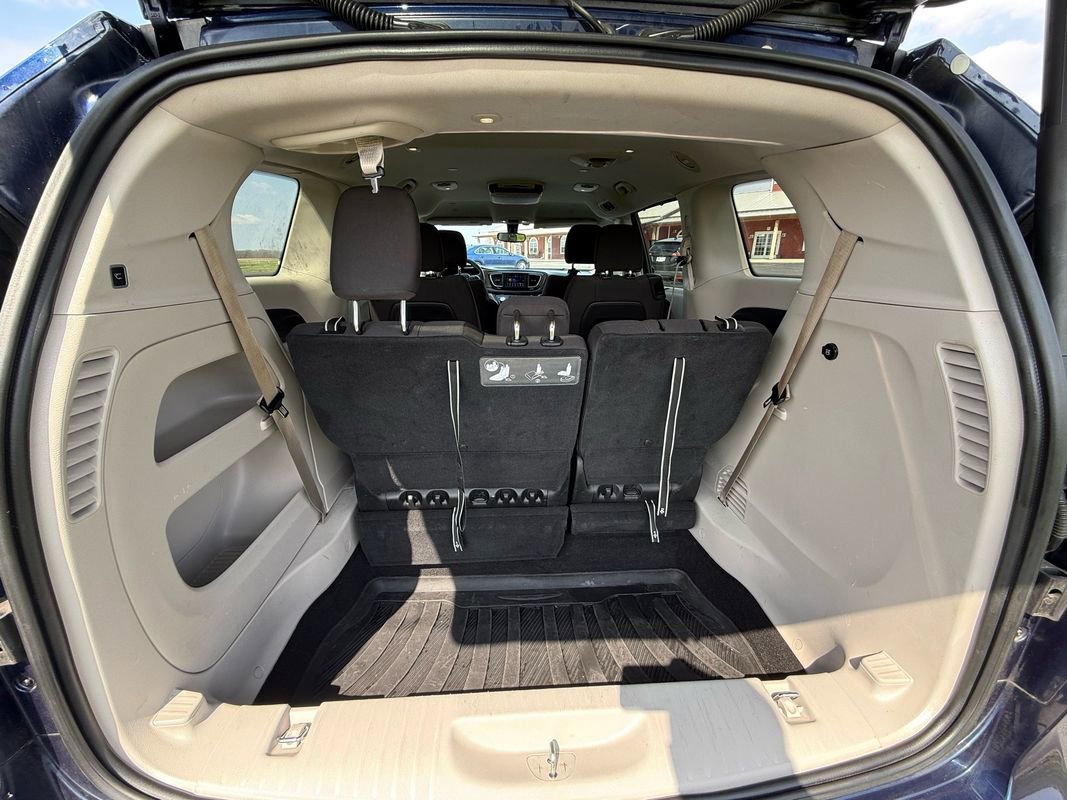 Used 2018 Chrysler Pacifica Touring Plus w/ Tire & Wheel Group image 9