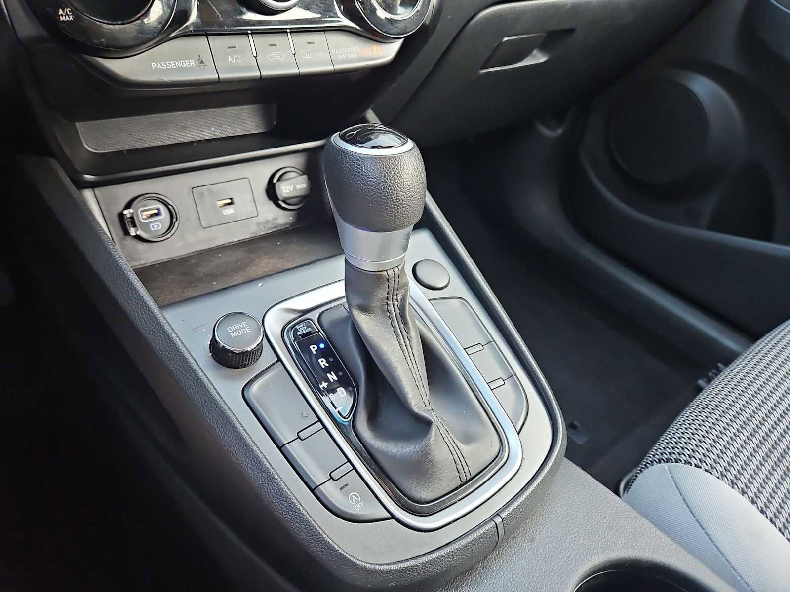 Used 2022 Hyundai Kona SE image 32