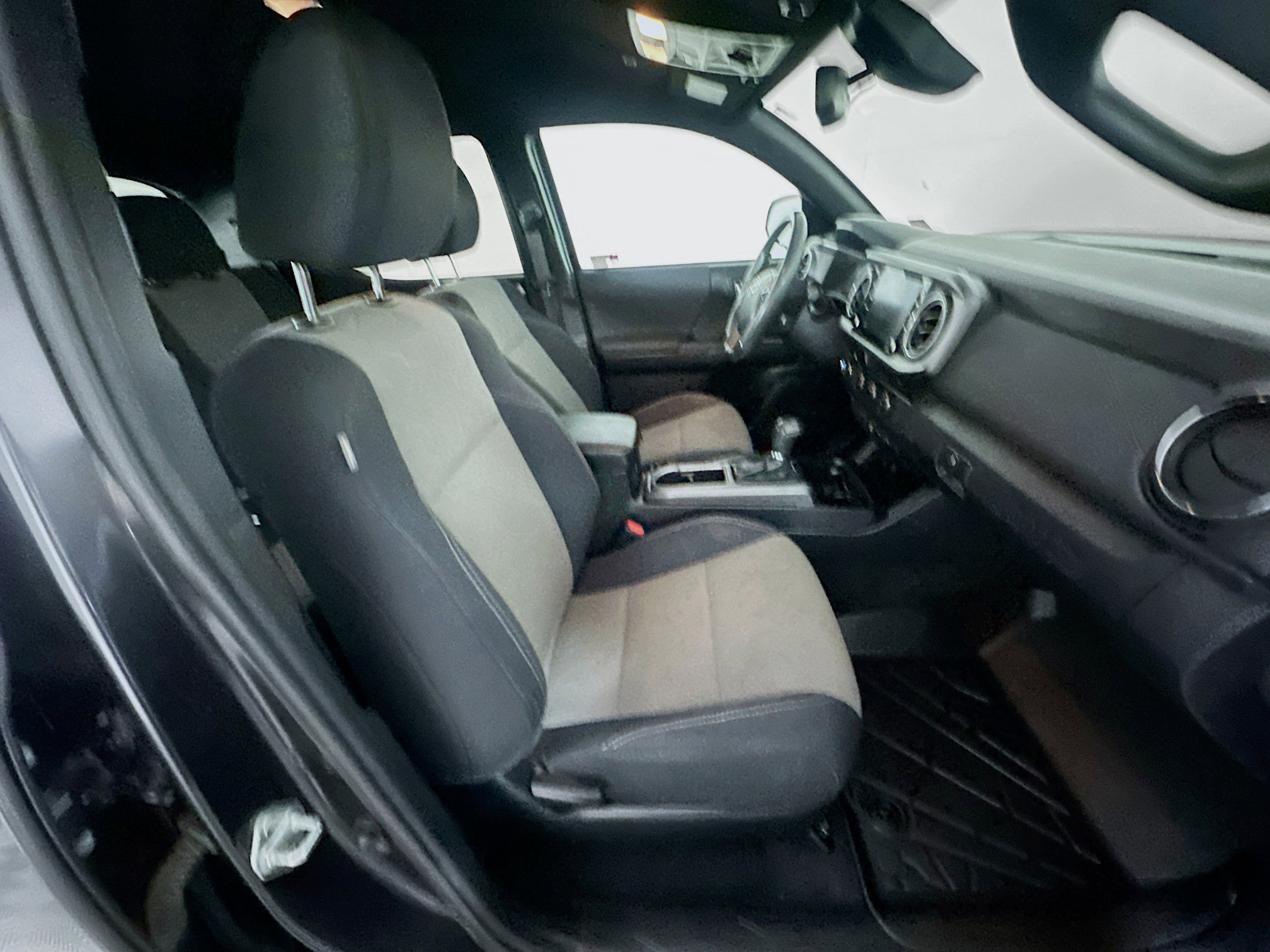 Used 2022 Toyota Tacoma TRD Off-Road image 28